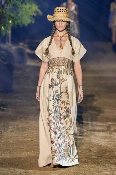Look 32